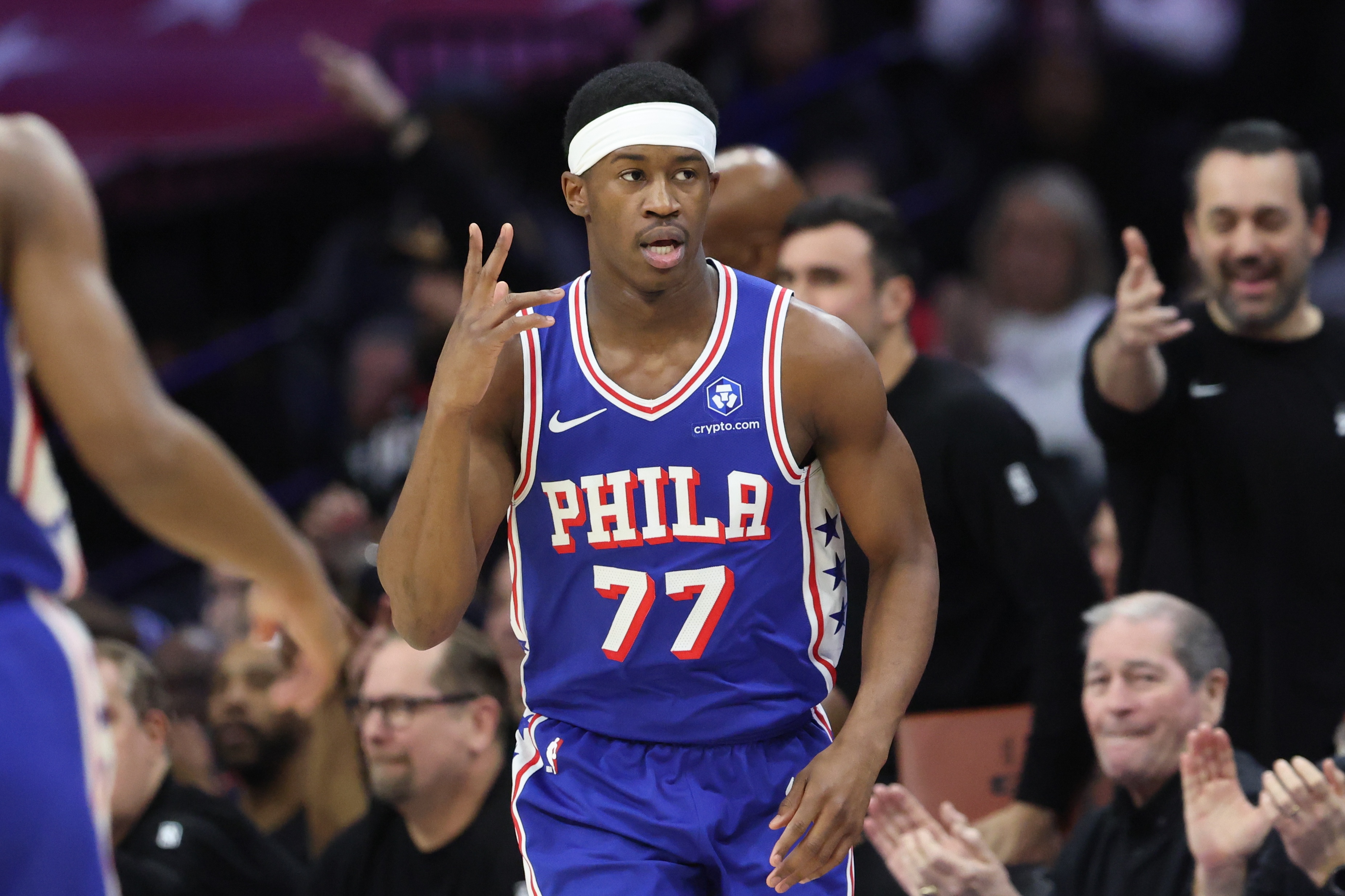 豪气胆边生！埃奇库姆关键中投&amp;砍18分12板2帽 篮板生涯新高